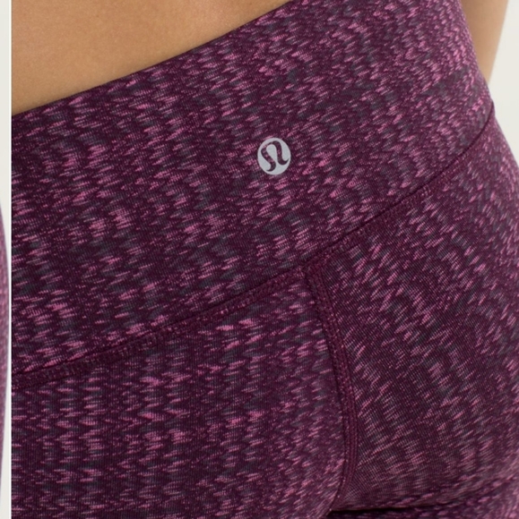 Lululemon Wunder Under Crop - Picture 2 of 5
